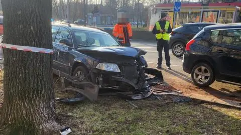 Wjechała w zaparkowane przy ulicy samochody 