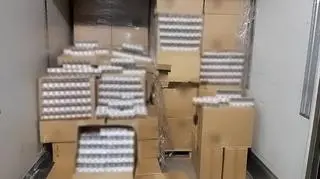 Śledczy: grupa mogła miesięcznie wysyłać od kilku do kilkunastu transportów papierosów do Wielkiej Brytanii