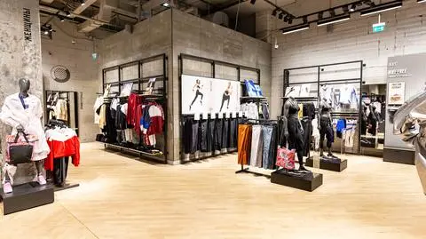 Dwaj giganci jednego dnia wycofują się z Rosji