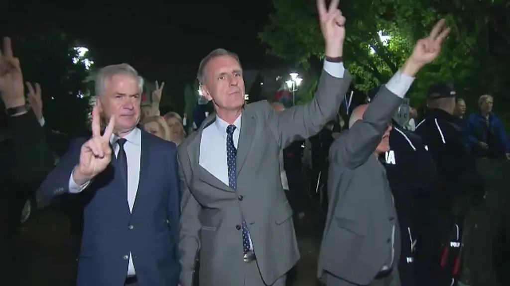 Senatorowie PO wyszli do demonstrantów