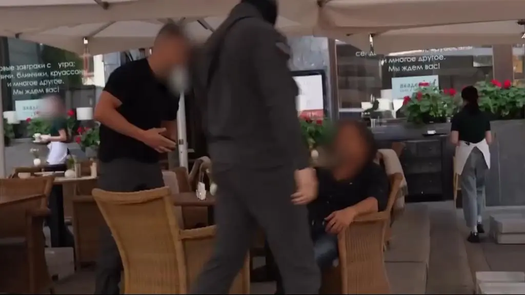 Zatrzymanie obywatela Francji. Ujęcie z nagrania 