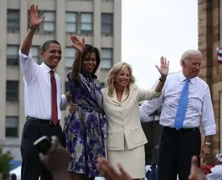 Barack i Michelle Obamowie oraz Joe i Jill Bidenowie na parę miesięcy przed pierwszym zwycięstwem w wyborach prezydenckich, sierpień 2008 rok