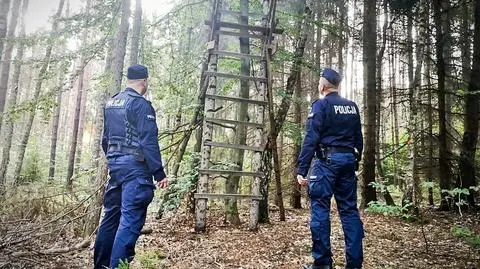 Myśliwy spadł z ambony, nie mógł się ruszyć. Pomogły mu spacerowiczki