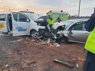 Zderzenie busa i osobowej toyoty