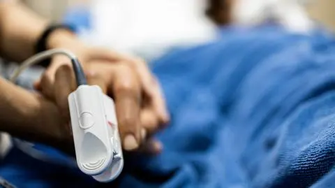 Potrzebuje prądu do aparatury podtrzymującej życie córki, a już teraz nie starcza jej na opłaty