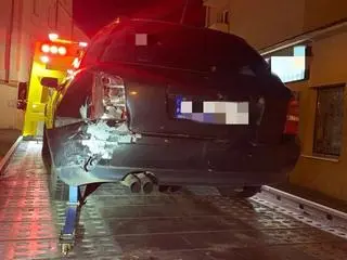 Auto zostało odholowane sprzed budynku komendy policji