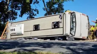 Autobus wpadł do rowu na DK2