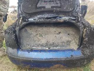 Muł przez lata wypełnił między innymi cały bagażnik