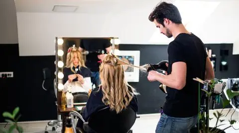 Wizyta u fryzjera i kosmetyczki w "nowej normalności". Ministerstwo pracuje nad wytycznymi