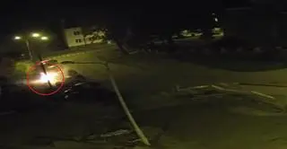 Działania podpalacza zarejestrowała kamera monitoringu