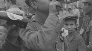 Wojsko wraca do Warszawy po manewrach