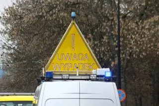 Doszło do dachowania auta (zdjęcie ilustracyjne) 