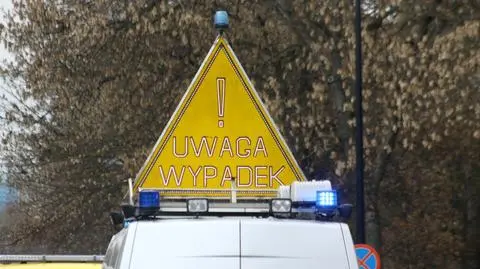 Doszło do dachowania auta (zdjęcie ilustracyjne) 