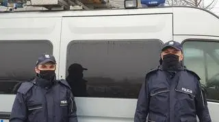 Włocławscy policjanci uratowali kobietę, która ugrzęzła w bagnie