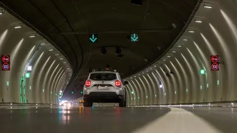 Wielkie otwarcie i pierwsze problemy. Popularna nawigacja nie kieruje przez tunel na zakopiance