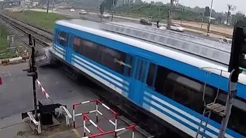 Pociąg uderzył w auto osobowe