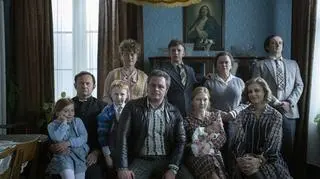 Rodzinne zdjęcie bohaterów filmu "Chrzciny"