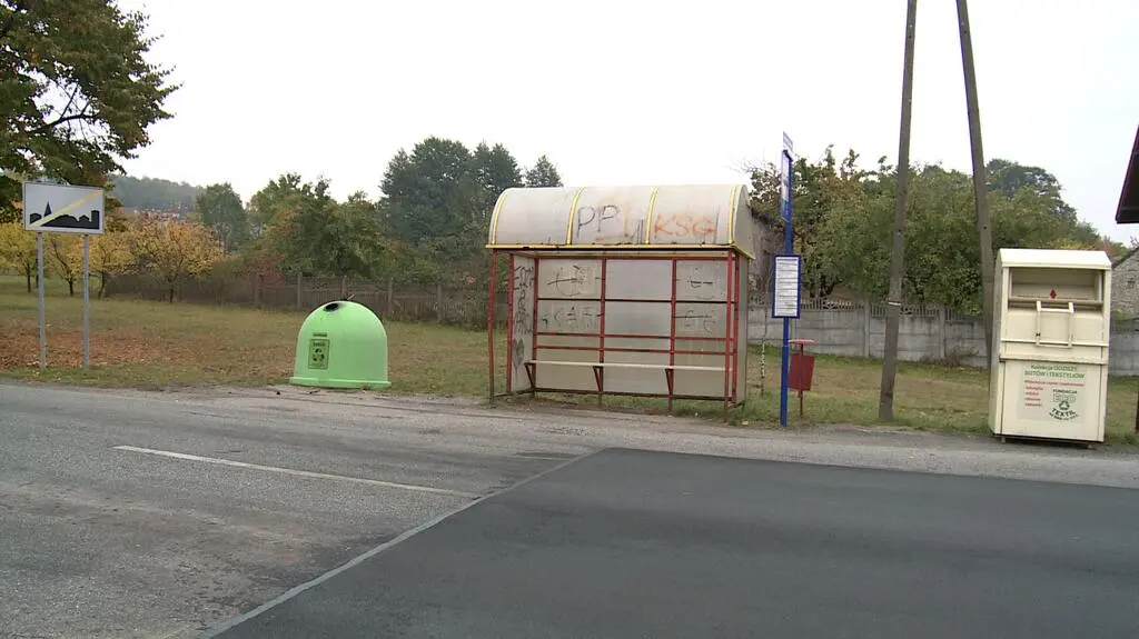 Zamiast zawieźć do szpitala zostawił na przystanku