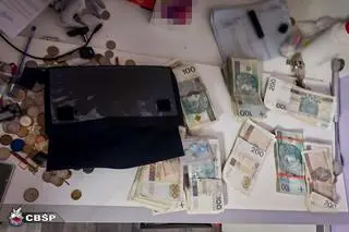 Śledczy zabezpieczyli m.in. 180 tys. złotych 