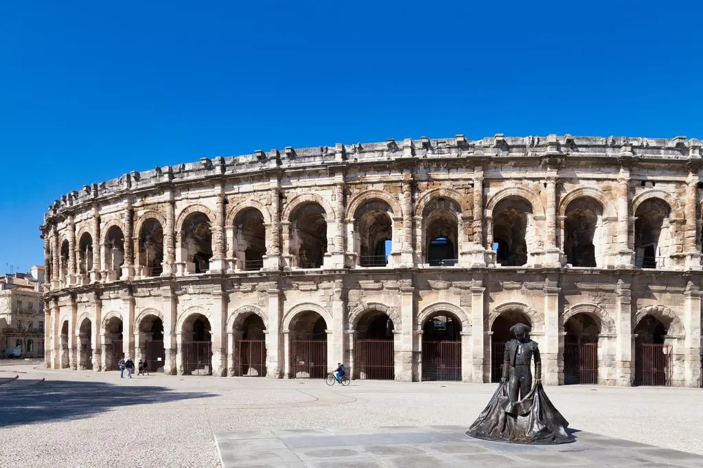 Amfiteatr w Nimes