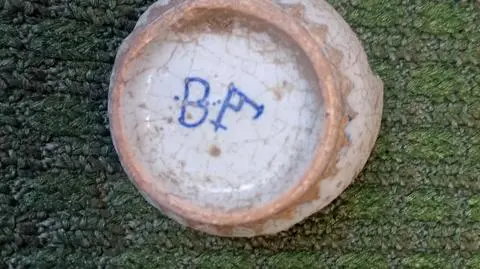 Naczynie z mniej rozbudowaną sygnaturą 