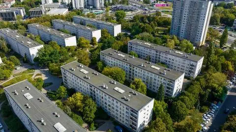 Mieszkaniowe obietnice. Setki tysięcy lokali na wynajem, kredyty zero procent i spadek cen o jedną trzecią 