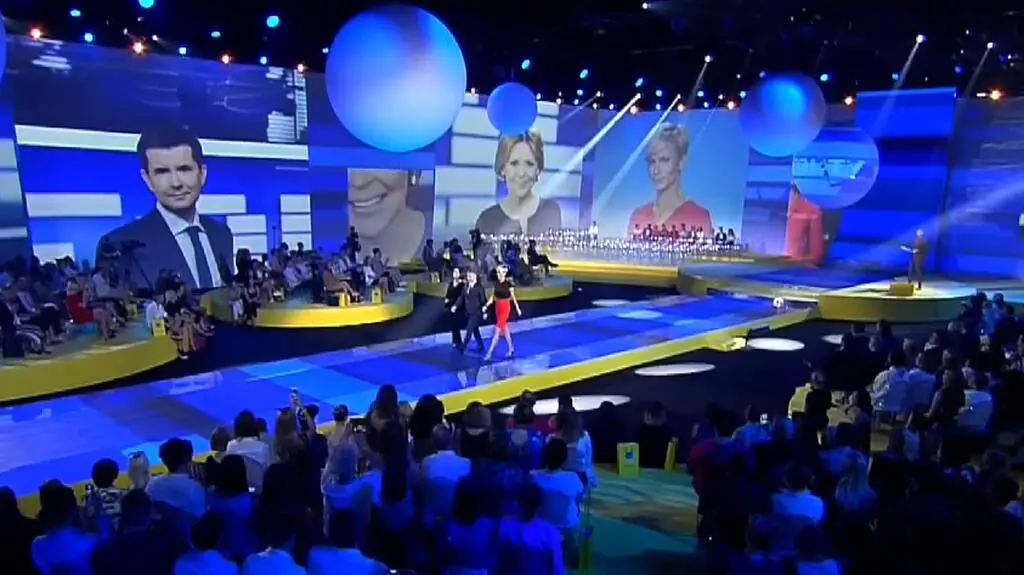 Prowadzący Faktów TVN na prezentacji ramówki TVN Discovery