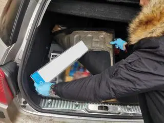 Członkowie grupy werbowali kurierów, którzy przewozili obcokrajowców swoimi samochodami 