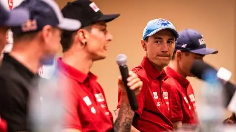 Stoch został mistrzem Polski, ale nadal ma problemy. "Tego brakuje w jego skakaniu"