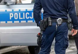 Nastolatek uciekł z konwoju. Twierdzi, że został pobity przez policjantów. Trwa postępowanie