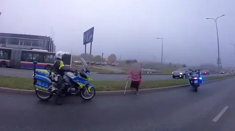 Bydgoszcz. Starsza kobieta przechodziła w niedozwolonym miejscu