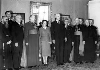 Ojciec Maksymilian Kolbe (1. z lewej) na spotkaniu z prezydentem Ignacym Mościckim. 1938.11.02