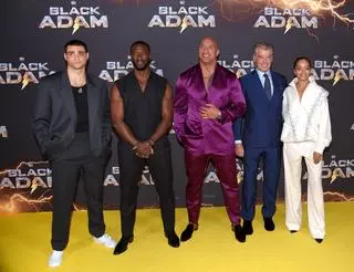 Premiera filmu "Black Adam". Noah Centineo, Aldis Hodge, Dwayne Johnson, Pierce Brosnan oraz Quintessa Swindell