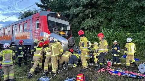 Zderzenie pociągu z samochodem, nie żyją dwie osoby