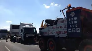 Holowanie rozbitej ciężarówki