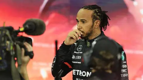 Lewis Hamilton milczy. Jego szef wyjaśnił powody