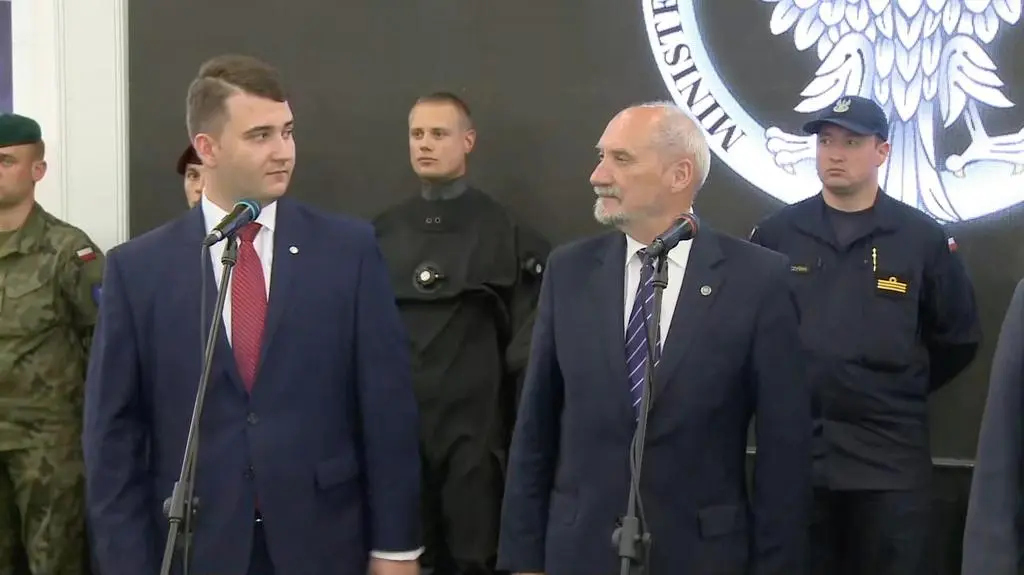 Choć zawieszony, to pracuje. Nowa funkcja Bartłomieja Misiewicza