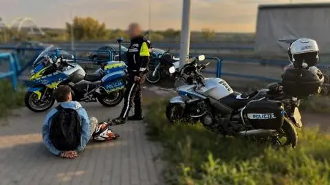 Nastolatek uciekał przed policjantami przerobionym crossem
