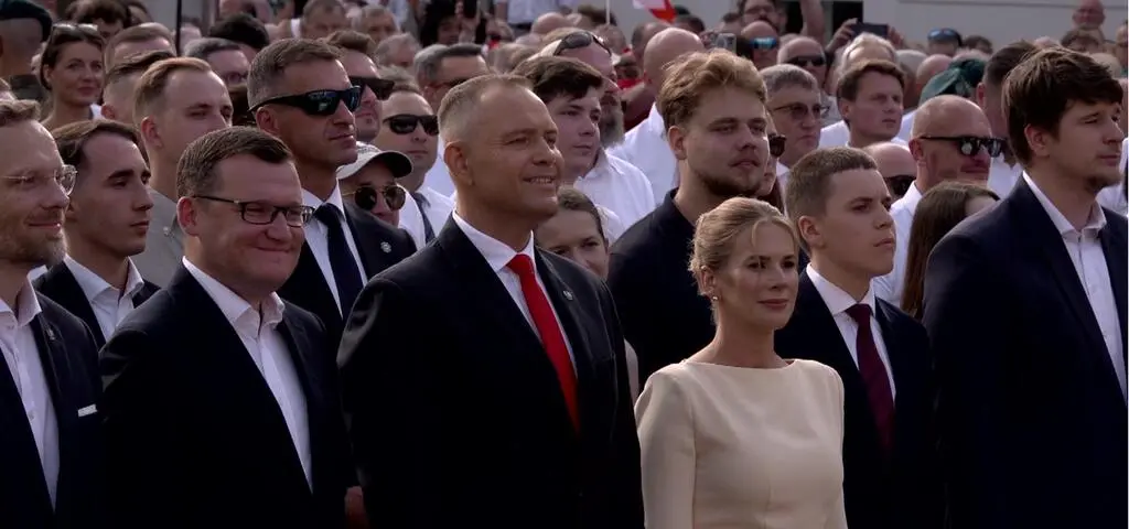 Wystąpienie prezydenta przed Pałacem Prezydenckim
