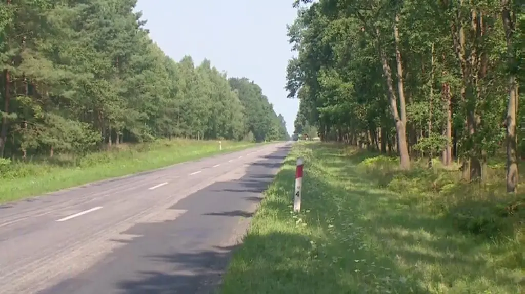 Tragiczny wypadek niedaleko Leszna. Samochód uderzył w dwie rowerzystki