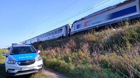 Rowerzysta wpadł pod pociąg pod Krośniewicami