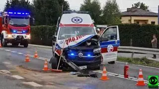 Zderzenie karetki i samochodu osobowego