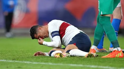 Widok jak po walce bokserskiej. Cristiano Ronaldo zderzył się z bramkarzem rywali