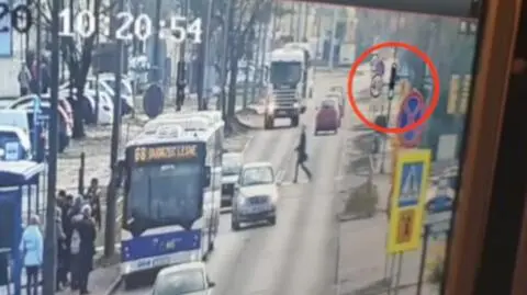 Przechodzili w niedozwolonym miejscu albo na czerwonym. Dwie godziny, 11 osób ukaranych