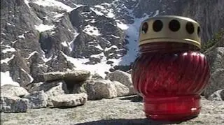 Po zejściu lawiny zginęło osiem osób 