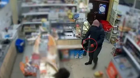 Wyciągnął nóż i zażądał pieniędzy. Policja poszukuje mężczyzny z nagrania