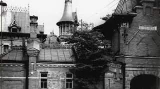 Pałac wzniesiony został w latach 1889-94