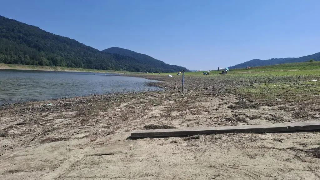 Niski stan wody w Klimkówce. W tym miejscu powinno być otwarte kąpielisko