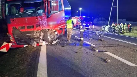 "Zjechał ze swojego pasa, czołowo zderzył się z ciężarówką". Zginął na miejscu