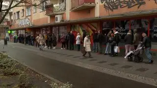 Kolejka do apteki w Szczecinie w okresie świątecznym